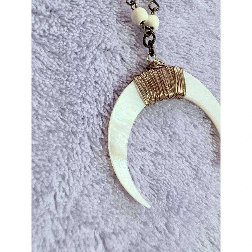 No Brand this necklace